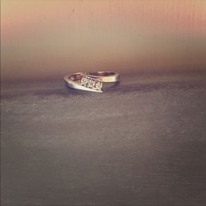 18 k white gold diamond ring